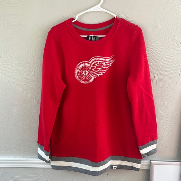 Fanatics Tops - Red wings sweatshirt crew neck